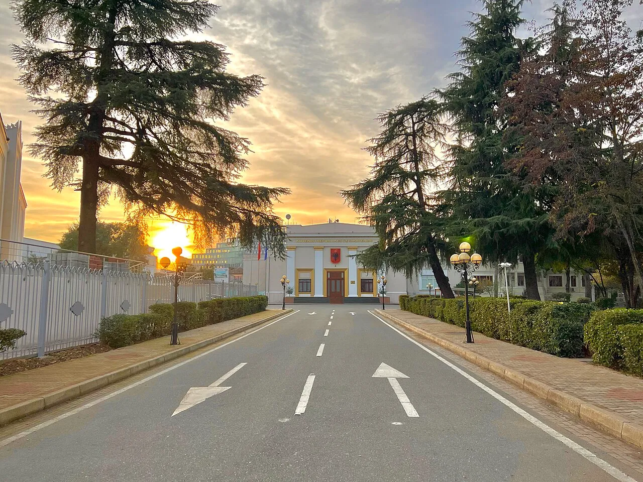 Het gebouw van het Albanese parlement in Tirana, waar de territoriale hervorming wordt besproken en in stemming komt.