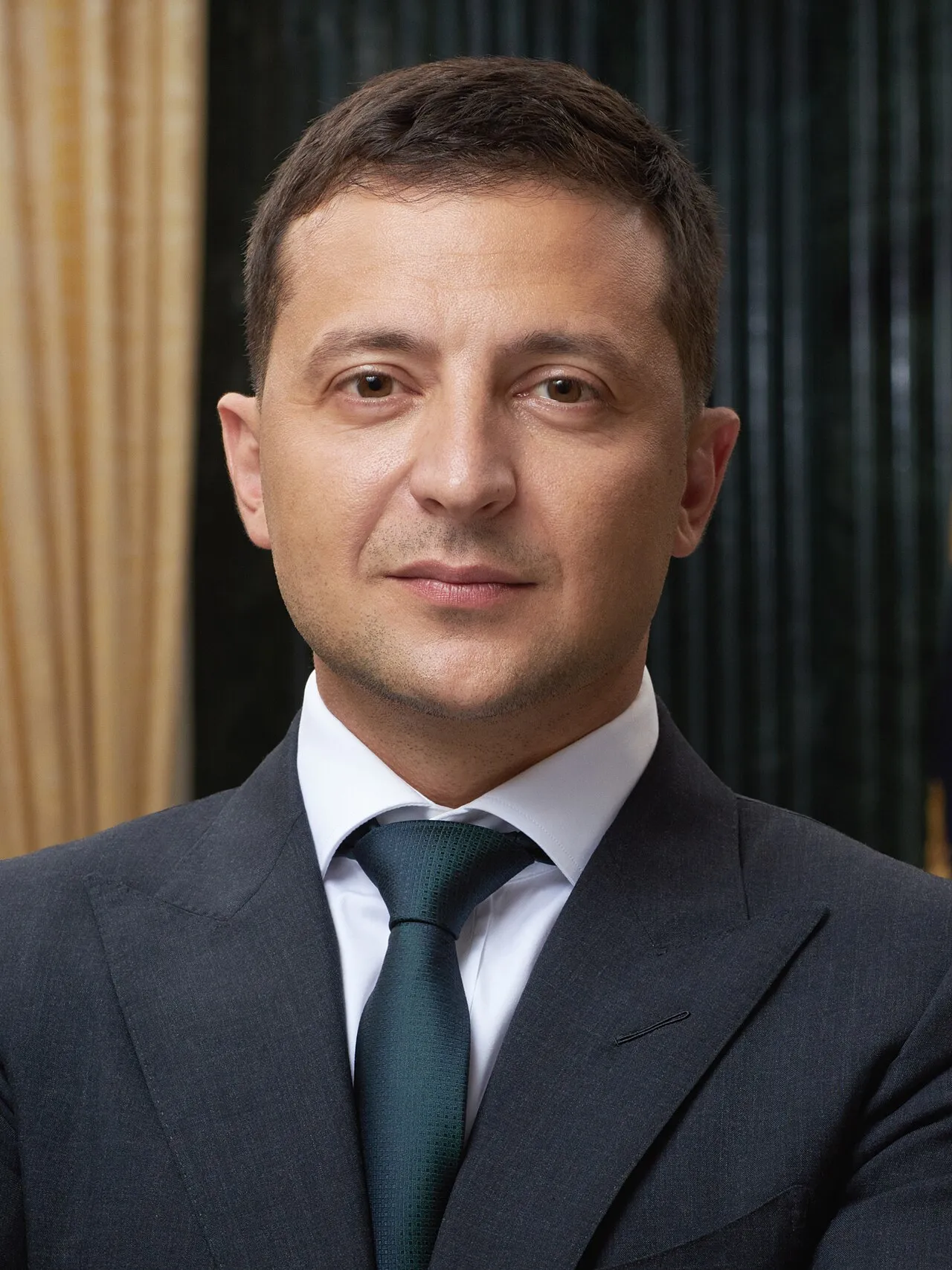 Officieel portret van de Oekraïense president Volodymyr Zelensky.